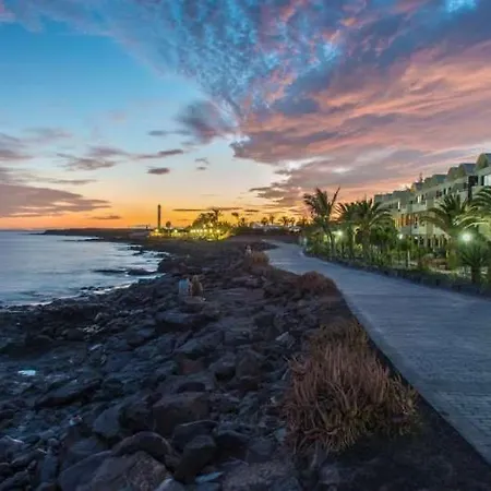 Puerto Del Carmen Sleeps 2 Pool Wifi Daire