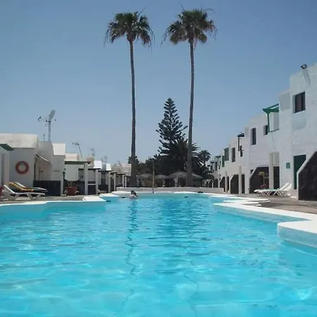 Апартаменты Puerto Del Carmen Sleeps 2 Pool Wifi Пуэрто дель Кармен
