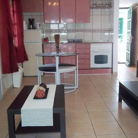 Апартаменты Puerto Del Carmen Sleeps 2 Pool Wifi *